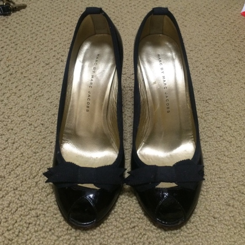 Marc by Marc Jacobs peep toe pumps
